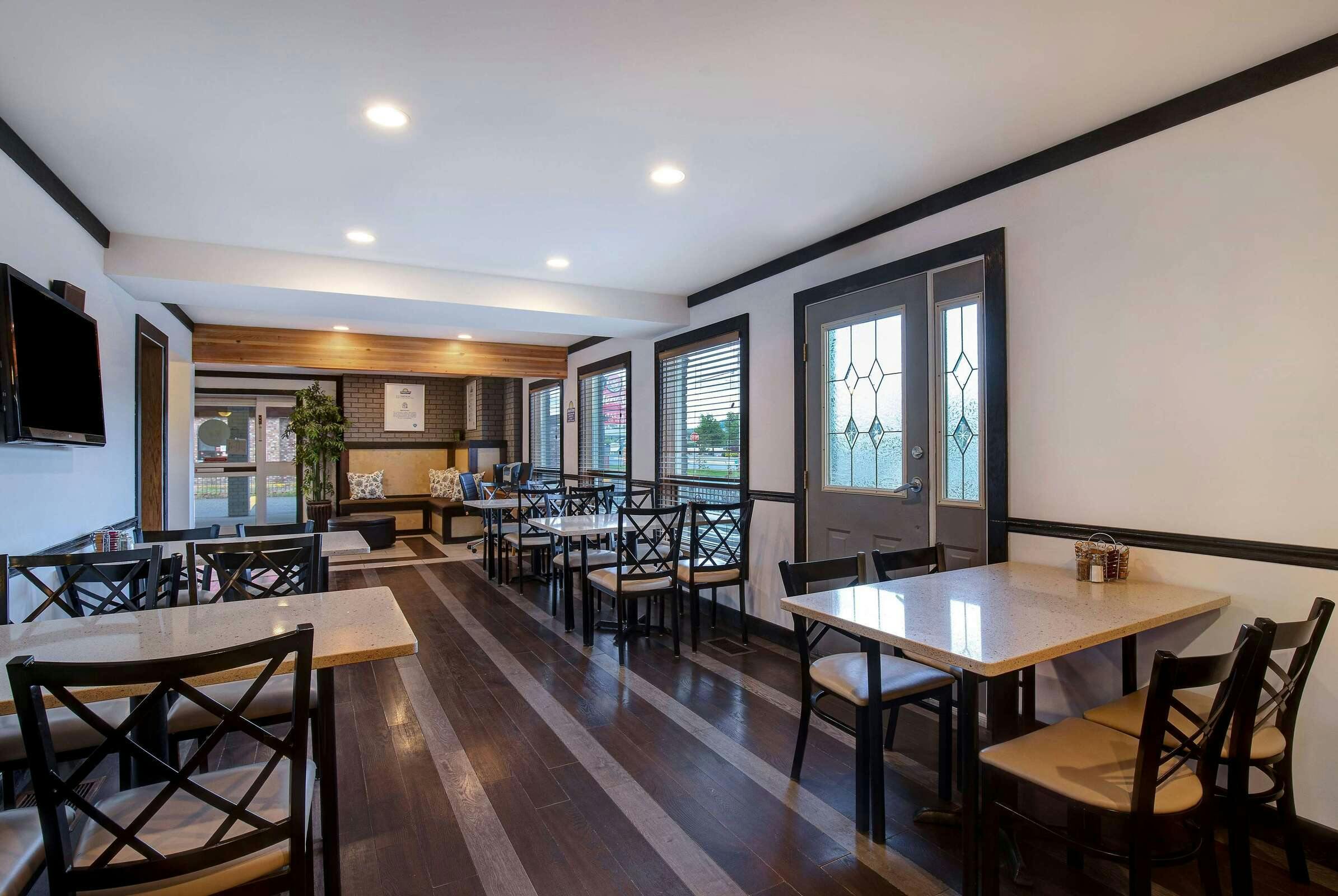 Hotel Days Inn by Wyndham Vernon photo 5