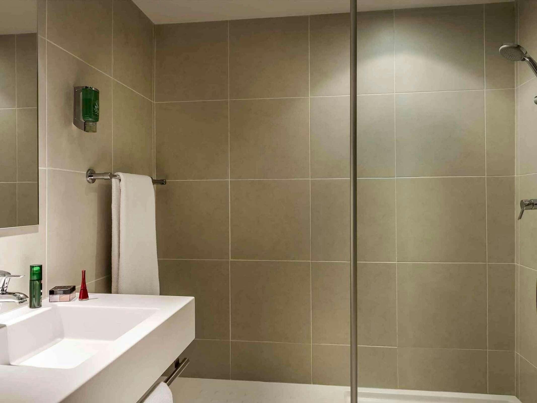 Hotel Mercure Paris Porte de St Cloud photo 2