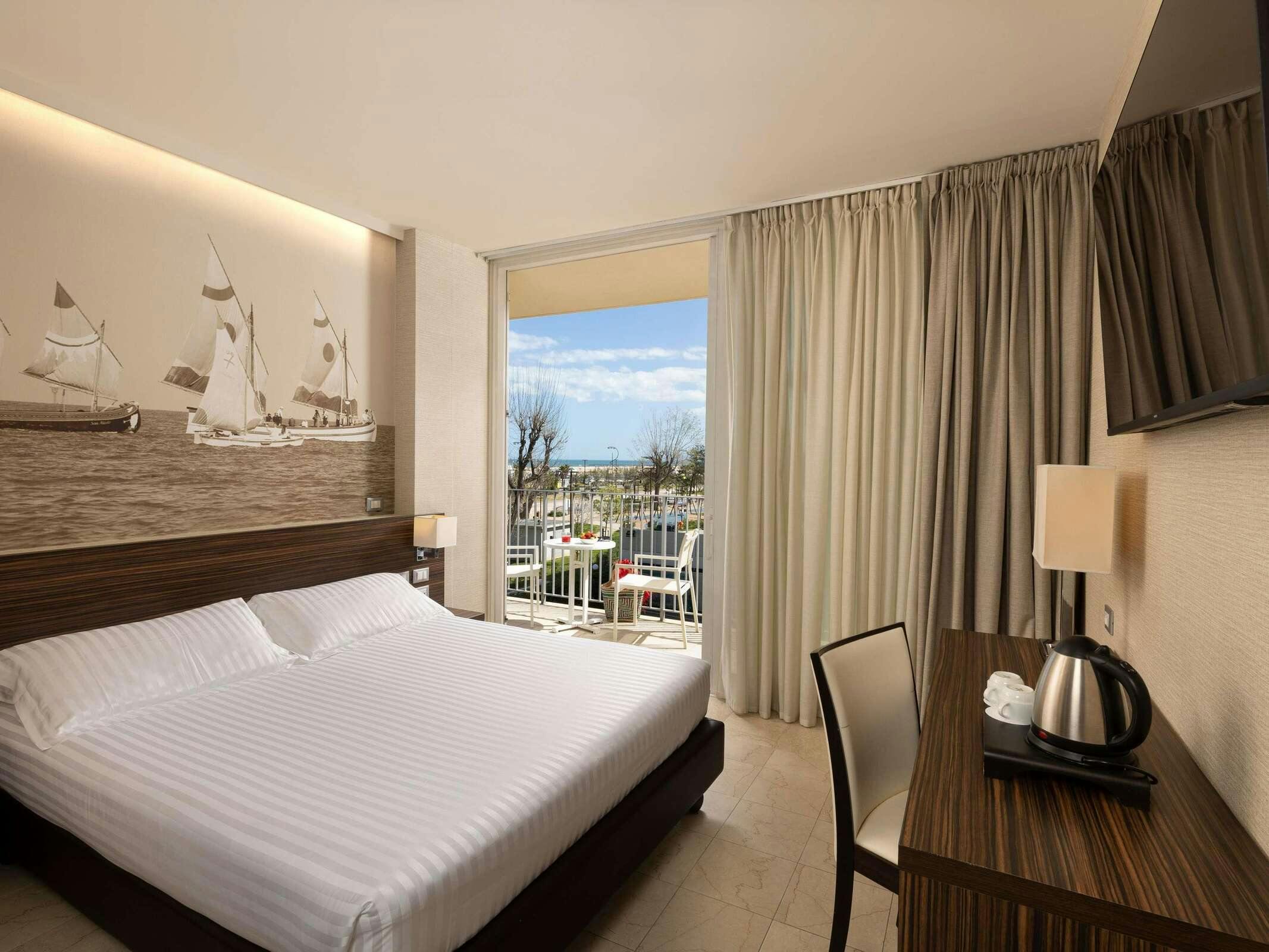 Hotel Mercure Rimini Lungomare photo 2