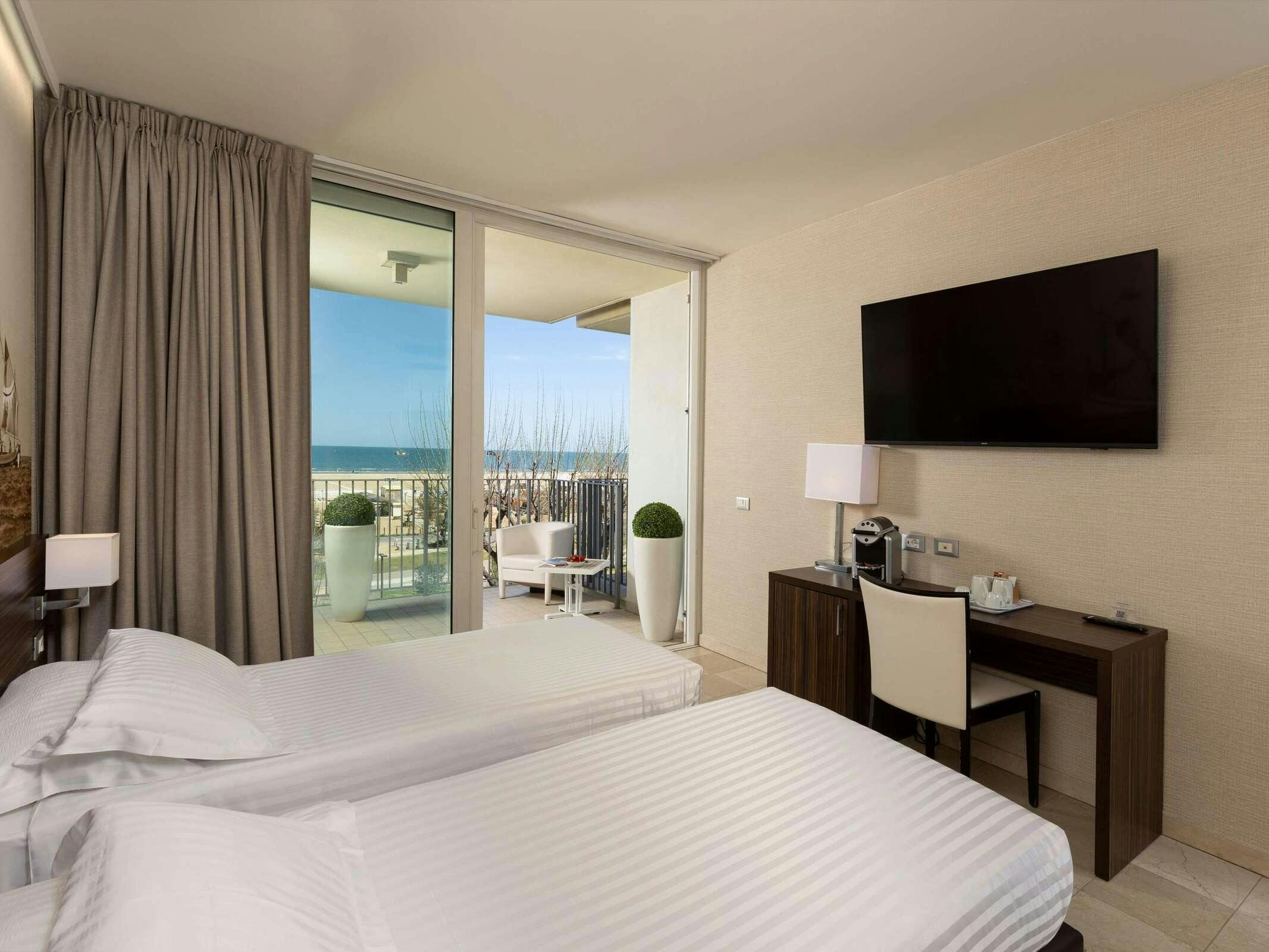 Hotel Mercure Rimini Lungomare photo 4