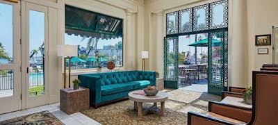 Glorietta Bay Inn