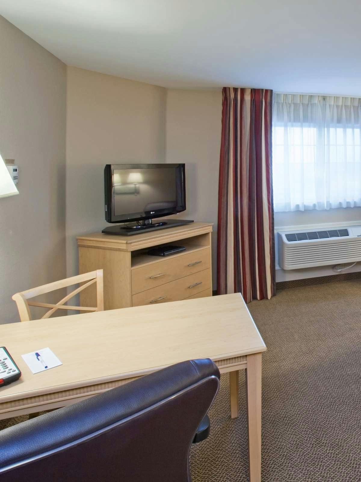 Hotel Candlewood Suites Minot photo 2