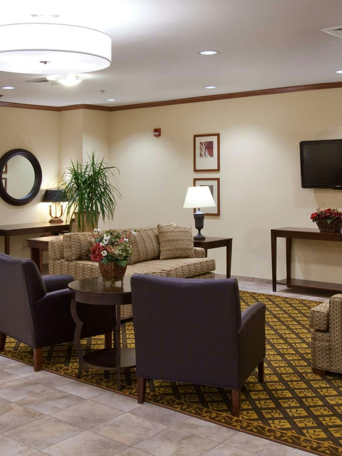 Hotel Candlewood Suites Minot photo 3