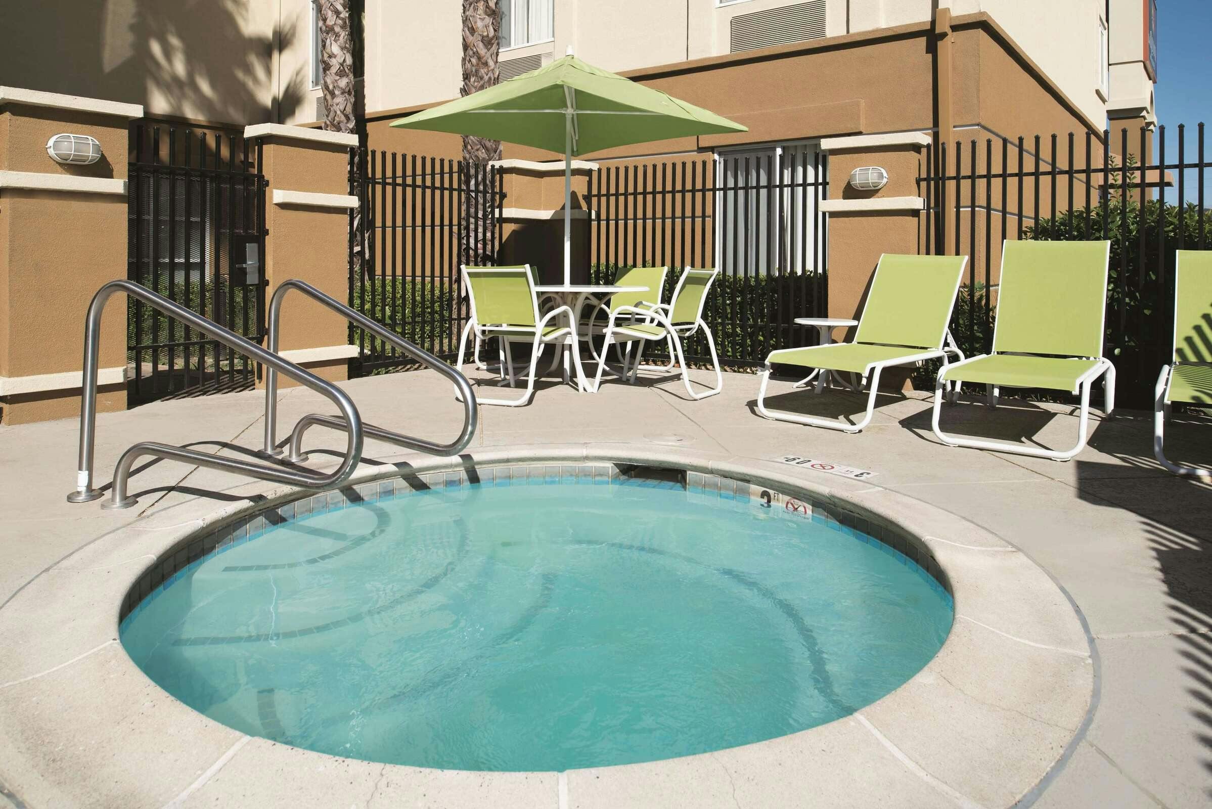 Hotel La Quinta Inn Ste Fairfield photo 4