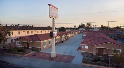 Diamond Bell Inn And Suites