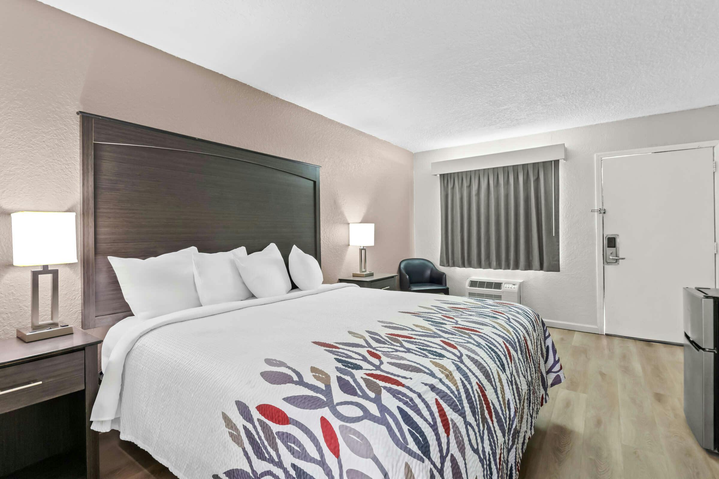 Hotel Red Roof Inn Panama City Beach photo 3