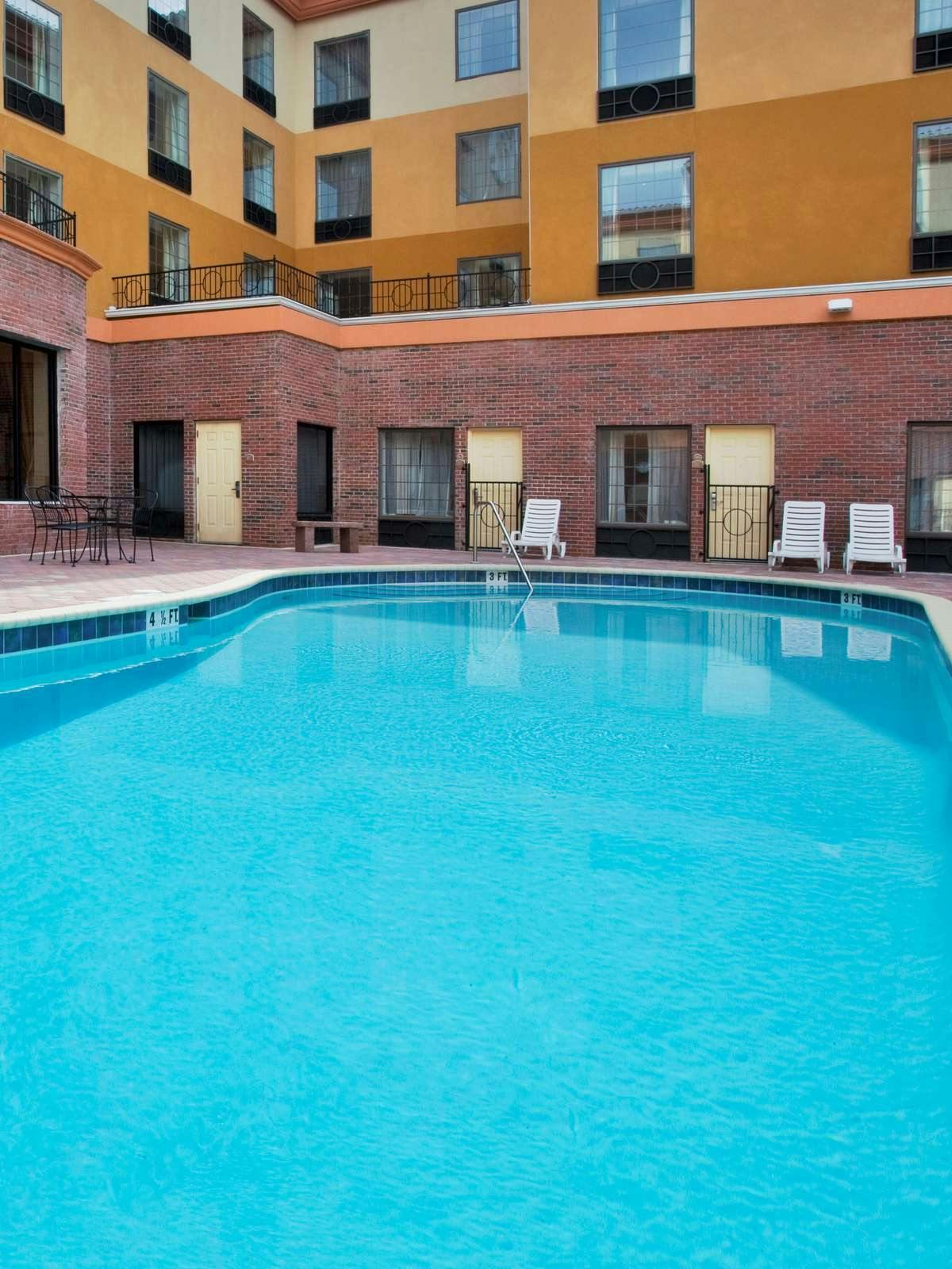 Hotel Holiday Inn Express Tampa Stadium photo 1