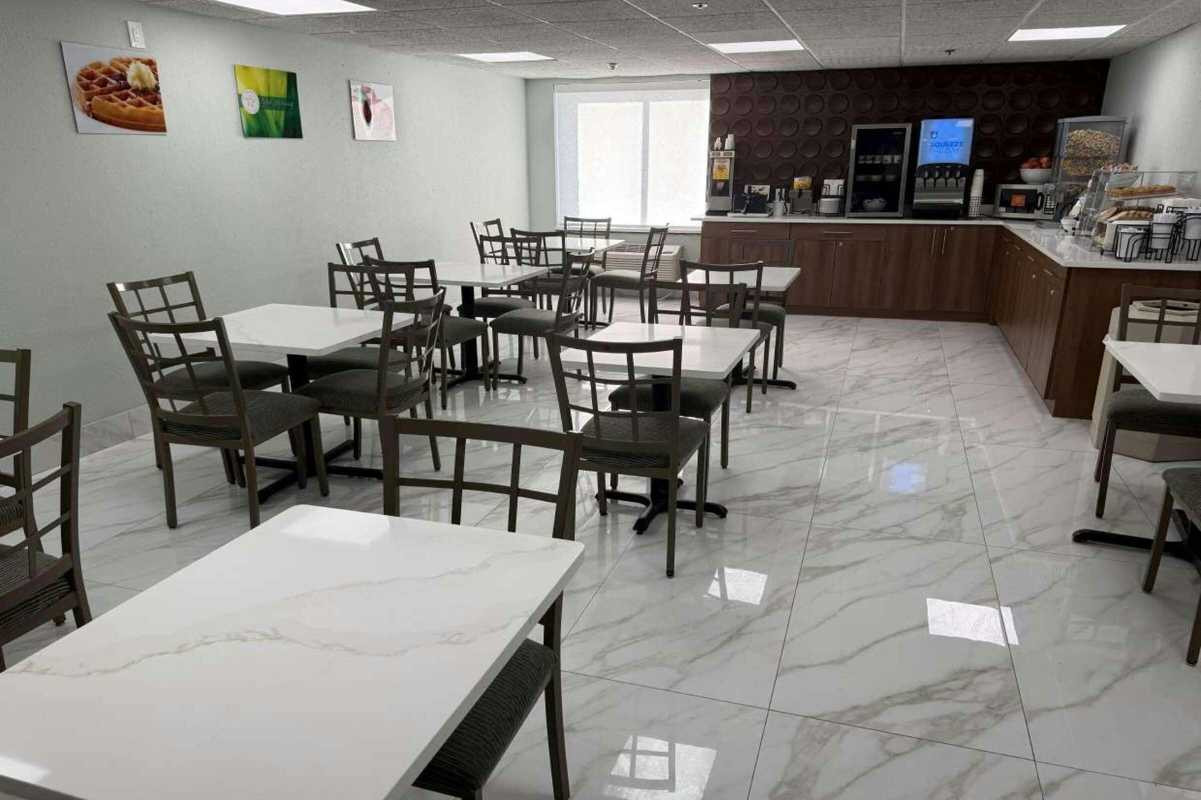 Hotel Wingate Livonia MI photo 3