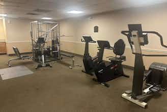 Hotel Wingate Livonia MI photo 4