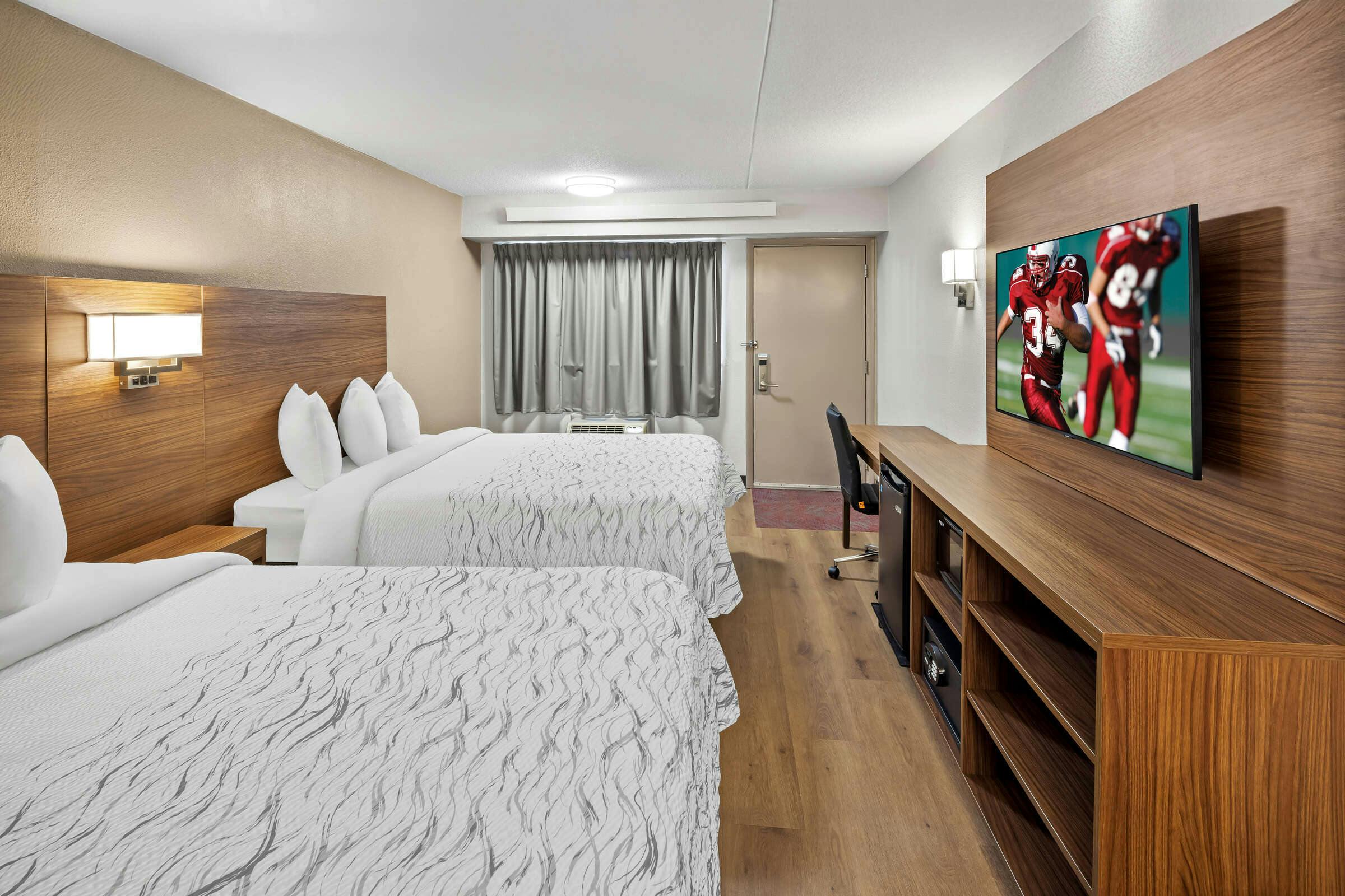 Hotel Red Roof PLUS+ Columbus-Ohio State University OSU photo 4