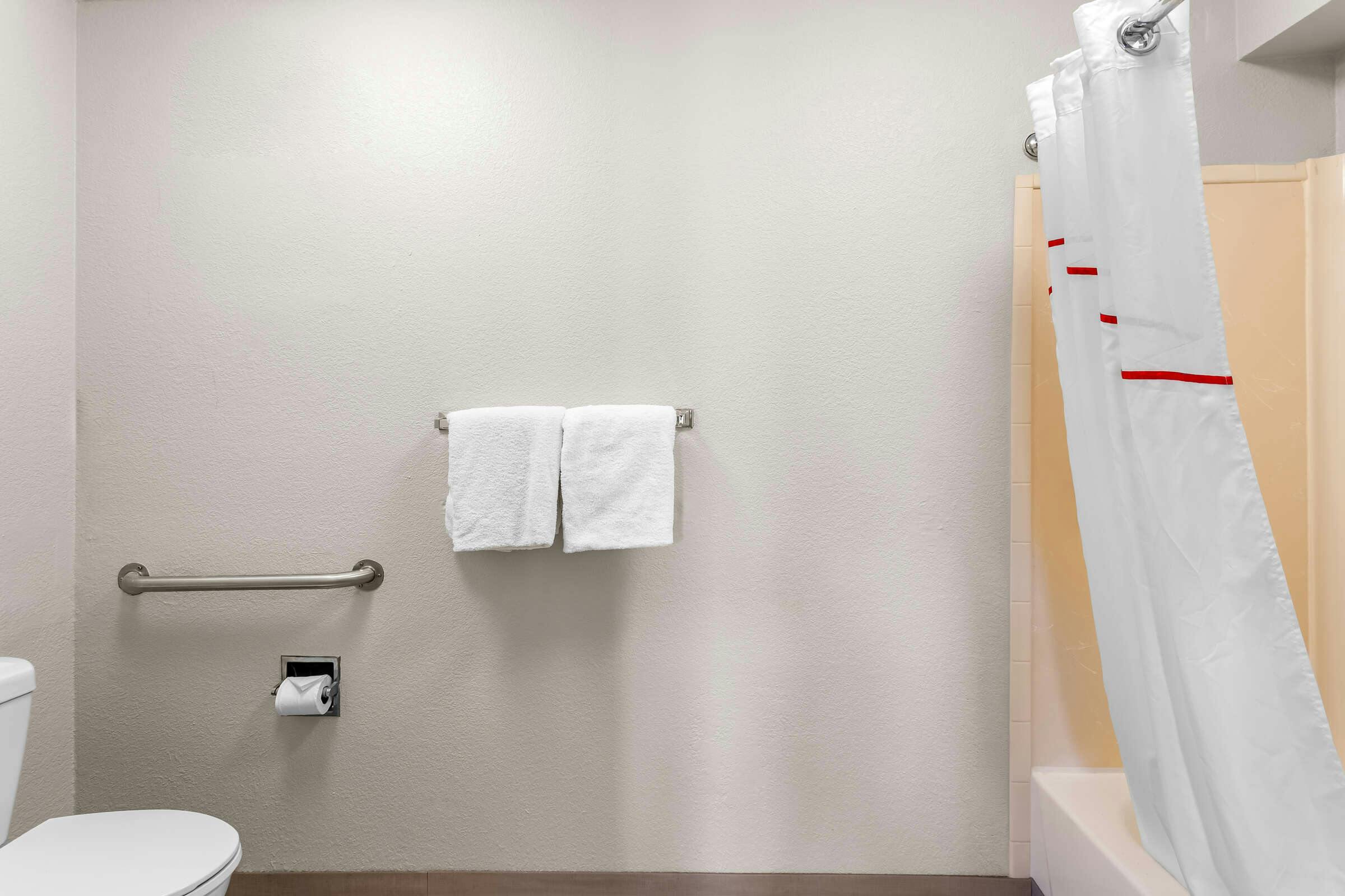 Hotel Red Roof PLUS+ Chicago - Hoffman Estates photo 5