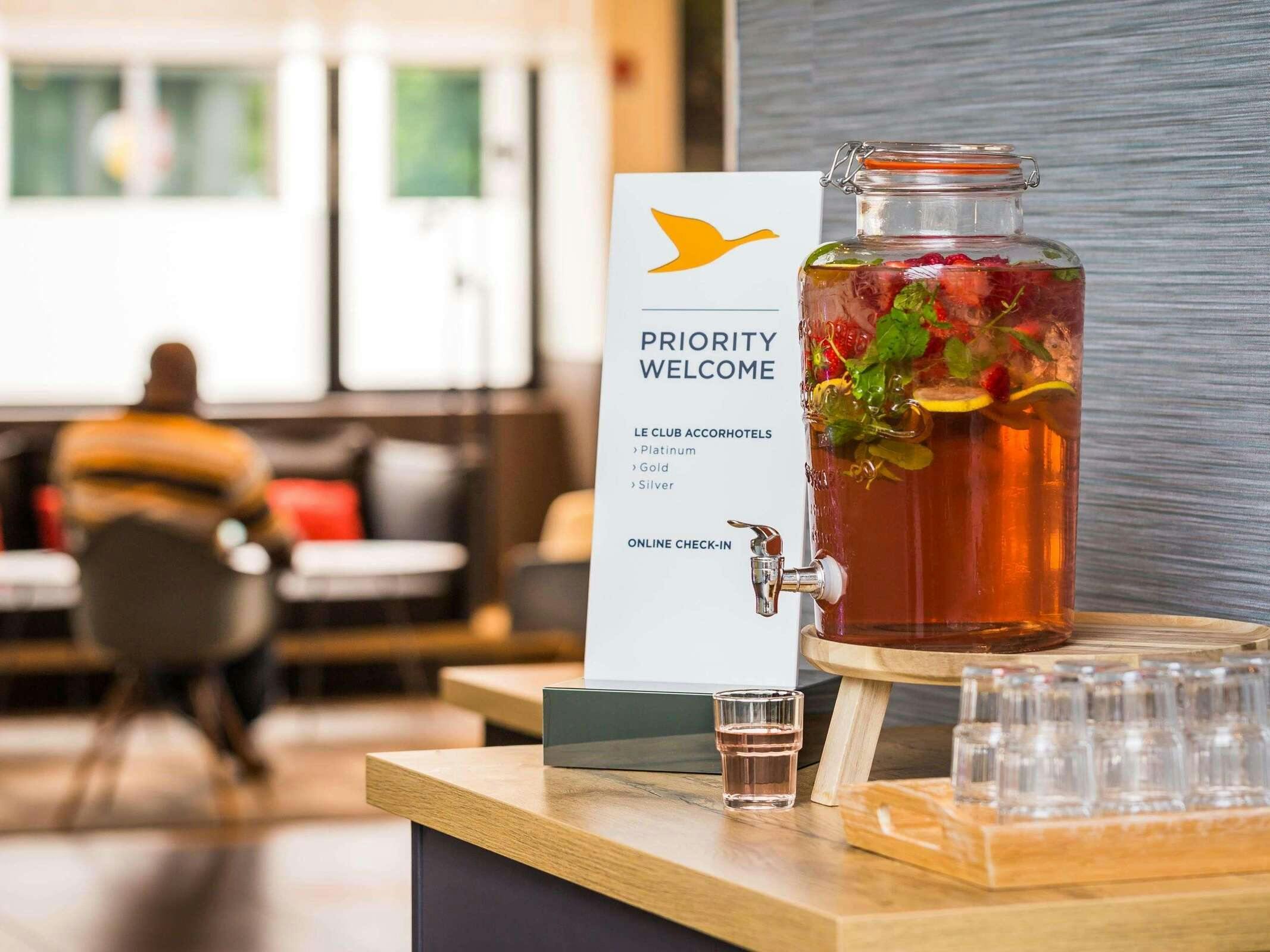 Hotel Ibis Brussels Centre Gare Midi photo 2