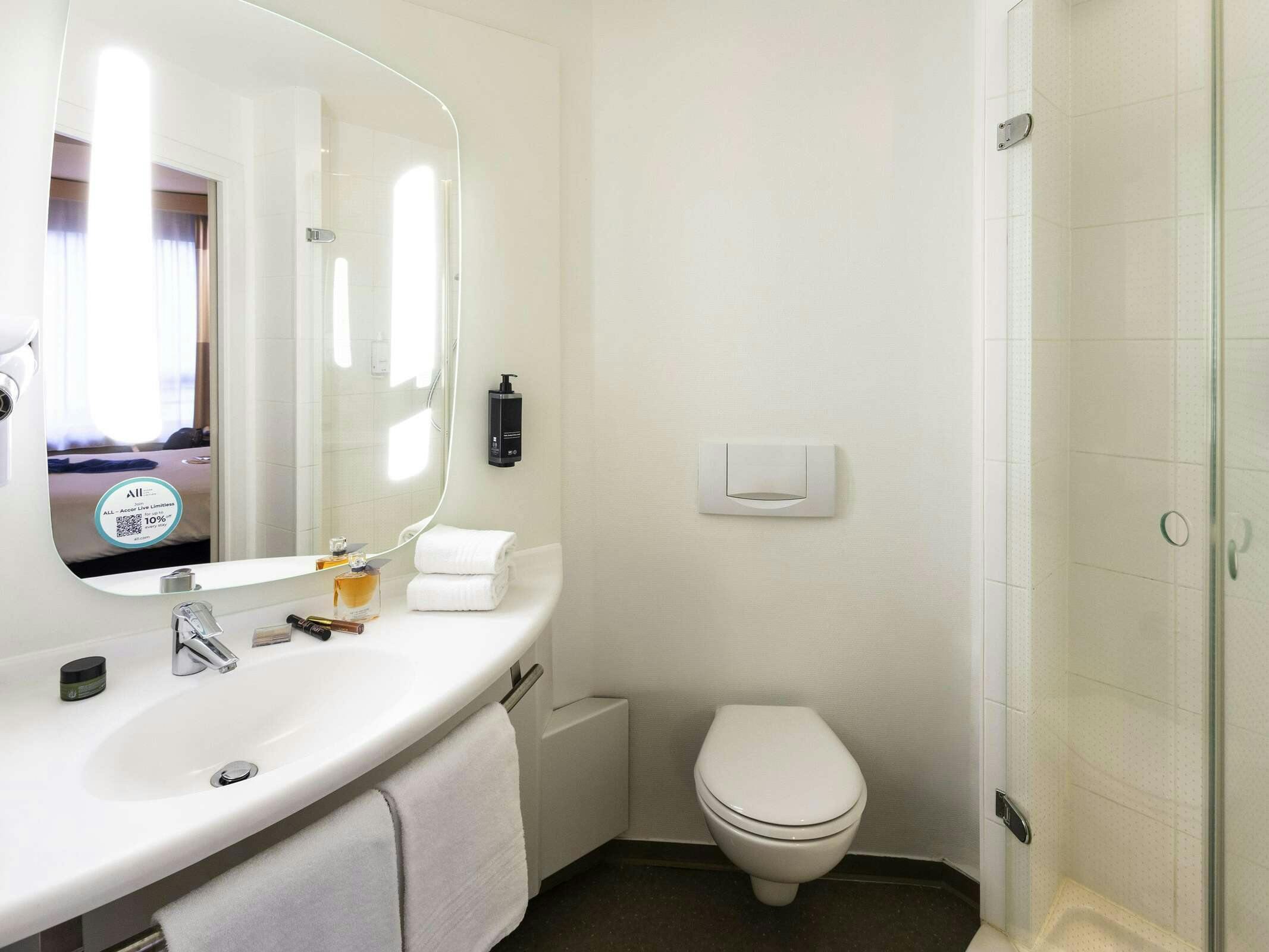 Hotel Ibis Brussels Centre Gare Midi photo 4