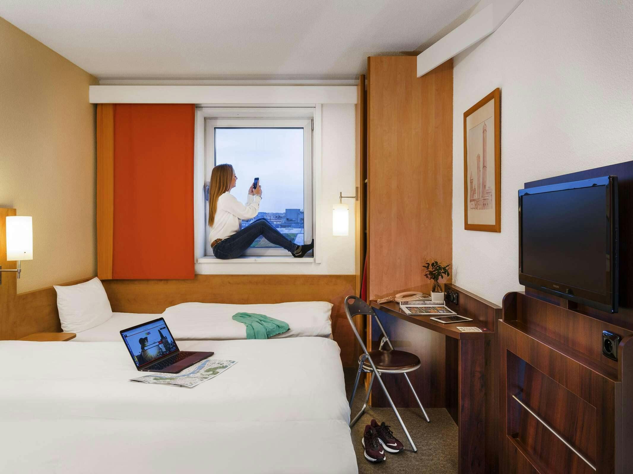 Hotel Ibis Praha Mala Strana photo 5