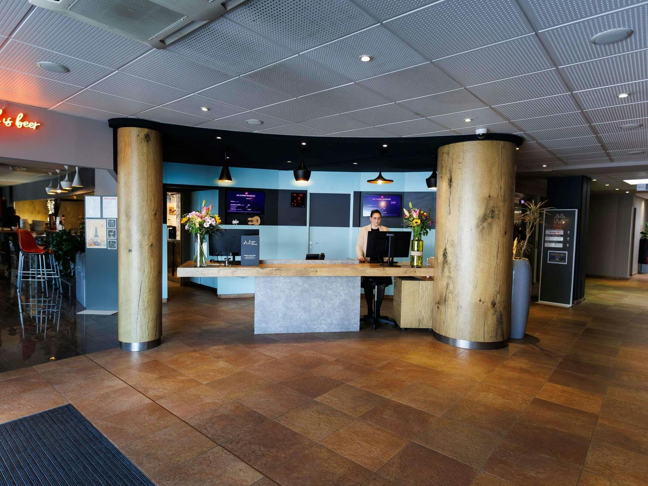 Hotel Ibis Cannes Mandelieu photo 3