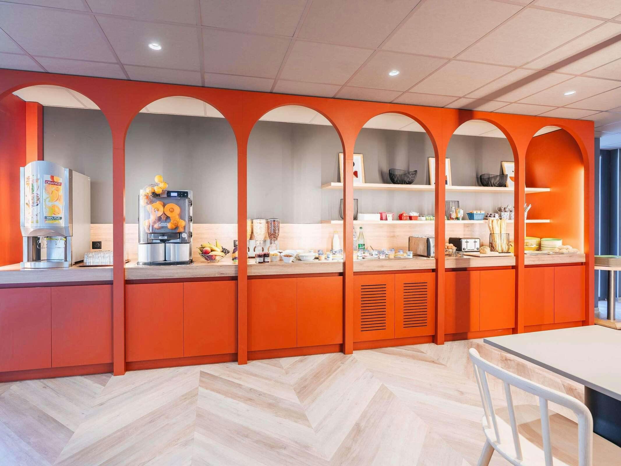 Hotel Ibis Styles Le Mans South Station photo 1