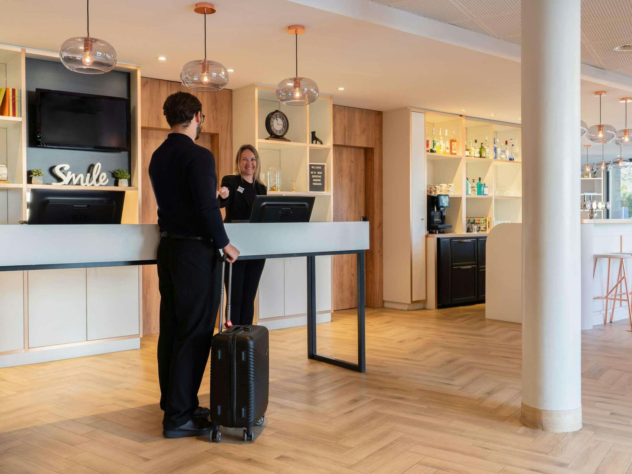 Hotel ibis Geneve Petit Lancy photo 1