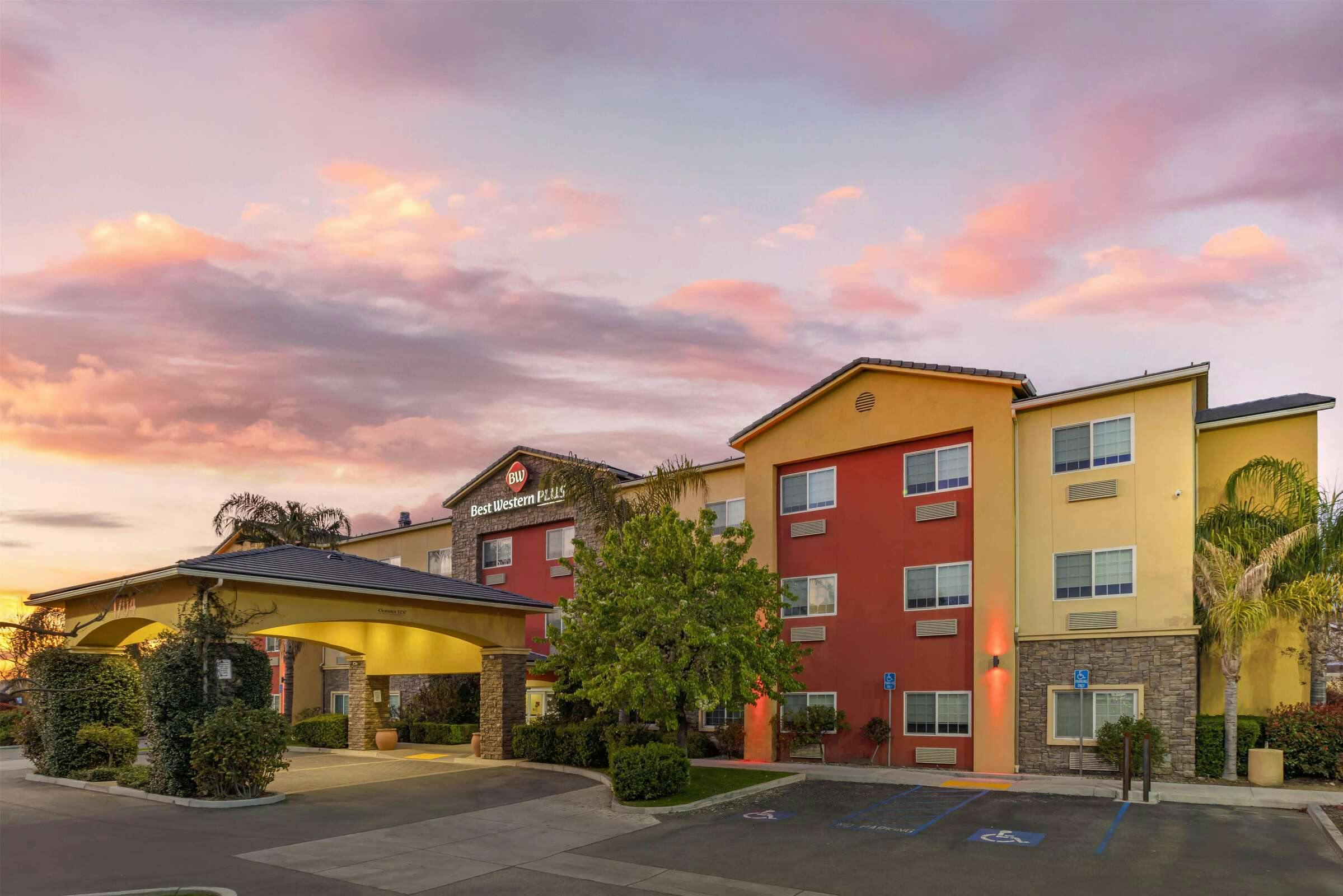 Hotel Best Western Plus Wasco Inn & Suites photo 1