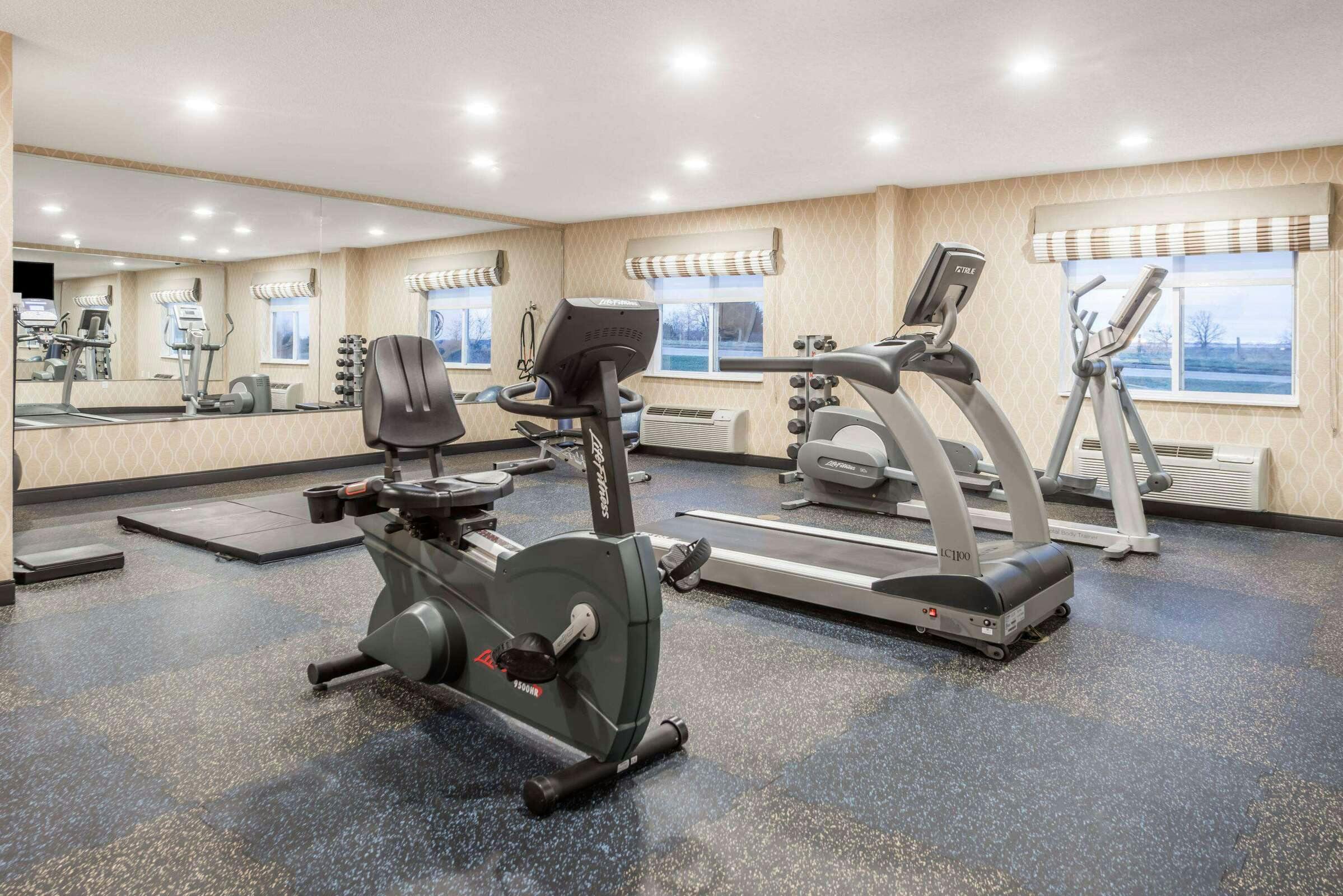 Hotel Baymont Inn Suites Fulton photo 1