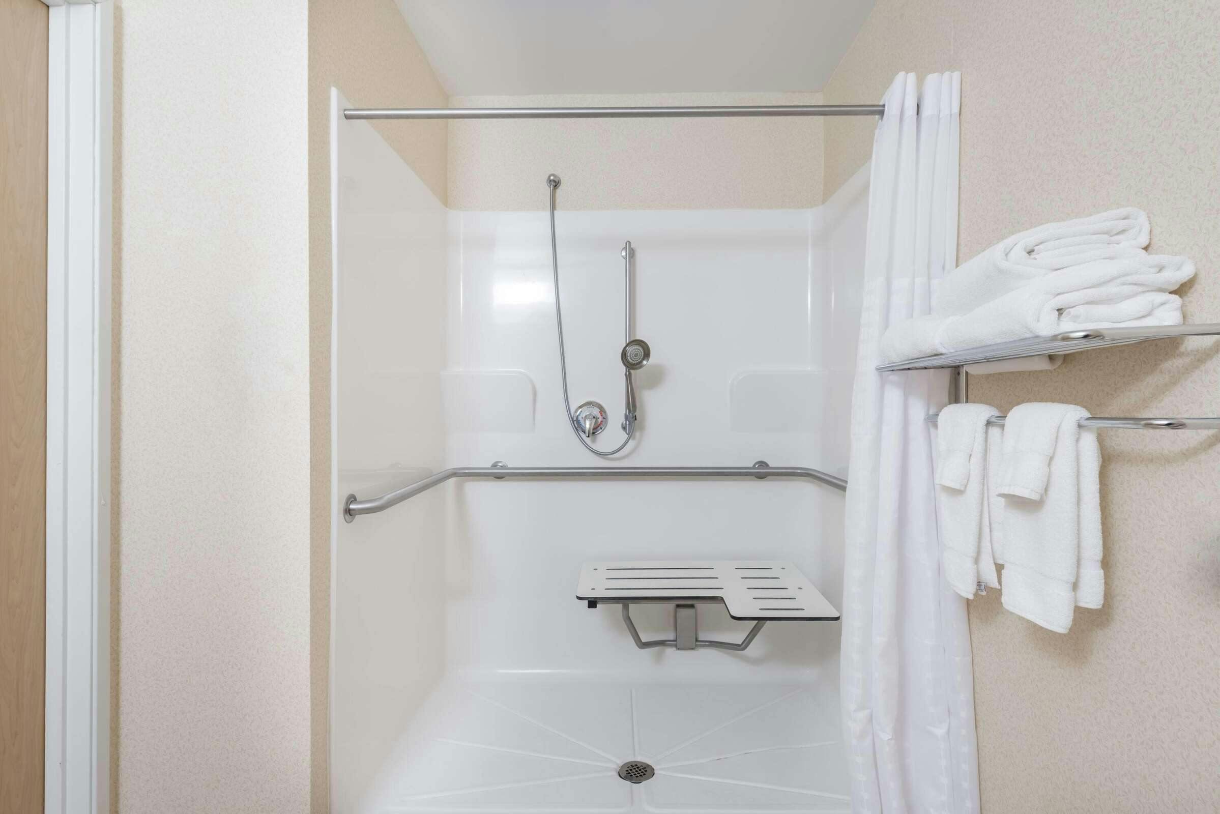 Hotel Baymont Inn Suites Fulton photo 2