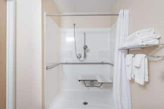 Hotel Baymont Inn Suites Fulton photo 2
