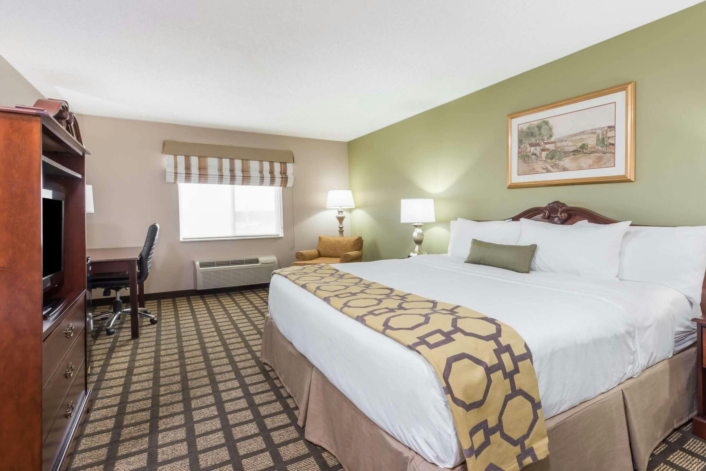 Hotel Baymont Inn Suites Fulton photo 4