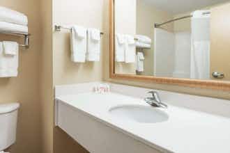Hotel Baymont Inn Suites Fulton photo 5