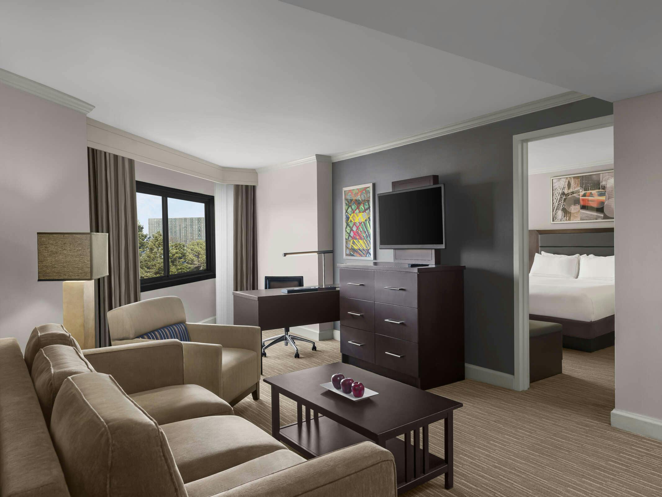 Hotel DoubleTree by Hilton Fort Lee - George Washington Bridge photo 1