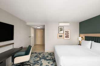 Hotel Hampton Inn & Suites Oakland Airport - Alameda photo 1