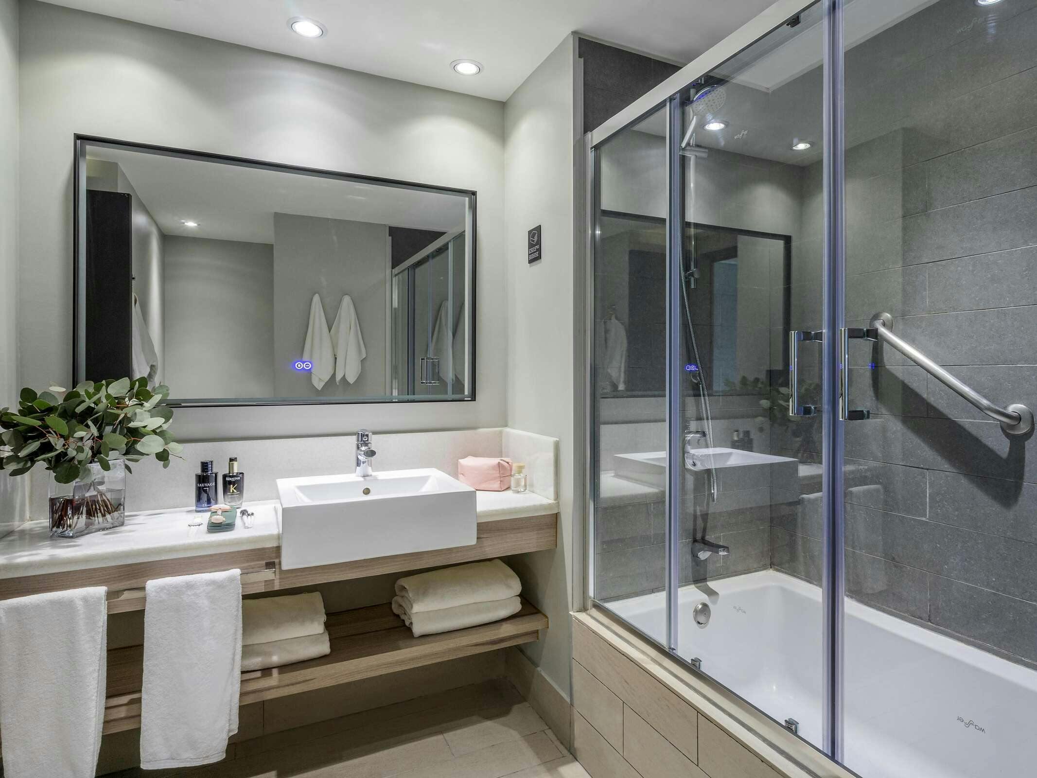 Hotel Pullman Santiago Vitacura photo 2