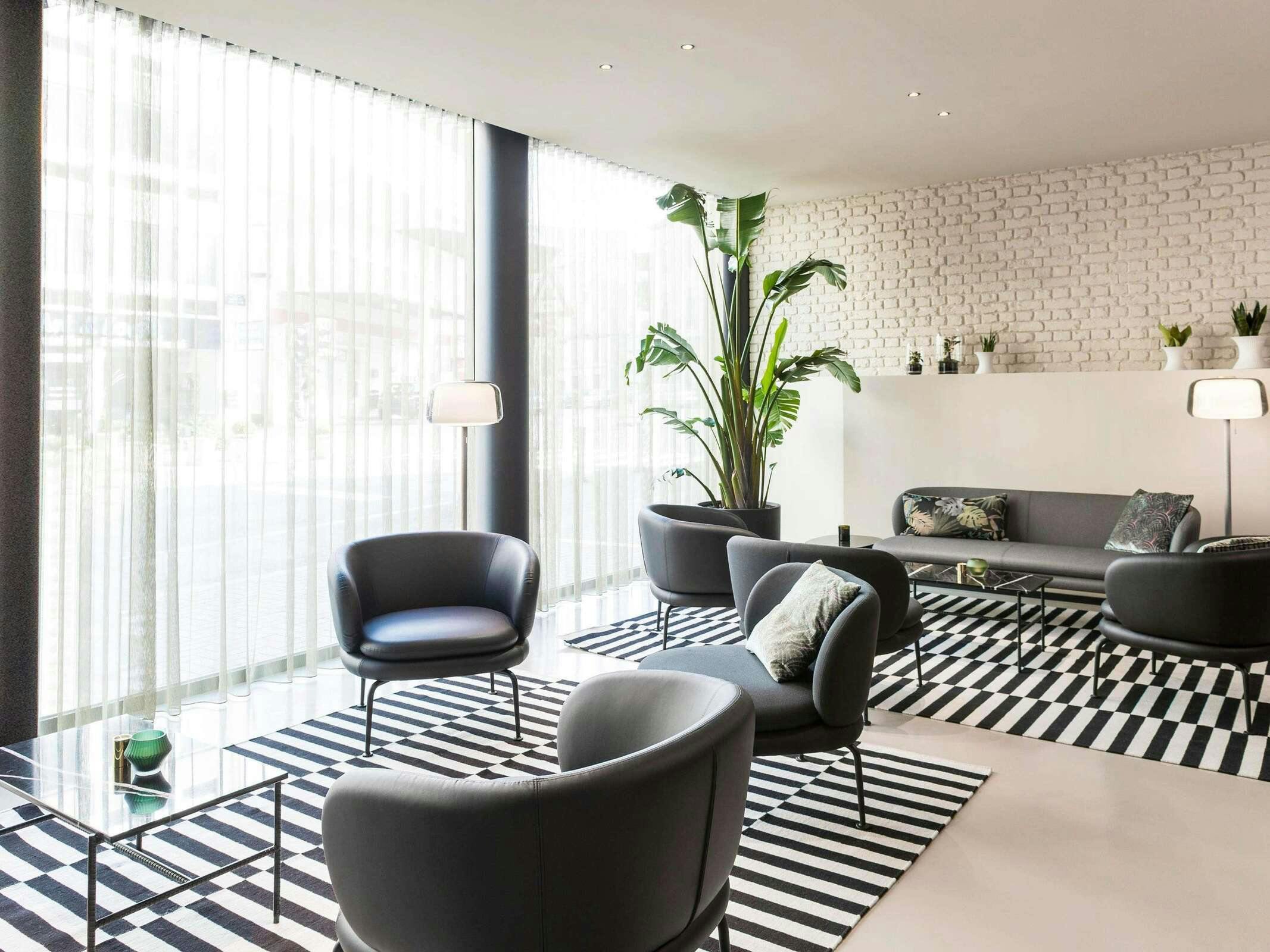 Hotel Ibis Brussels Centre Chatelain photo 2