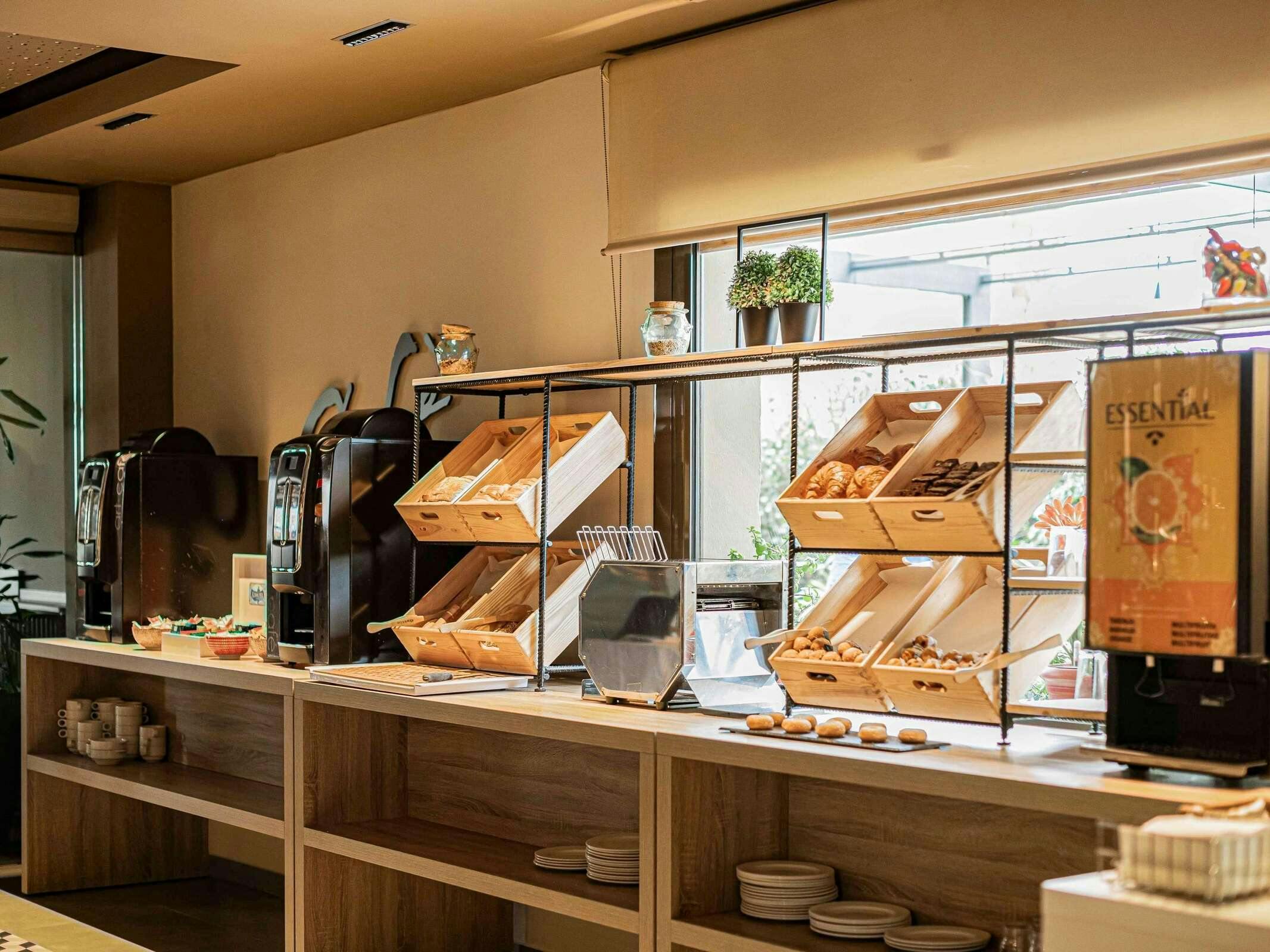 Hotel Ibis Styles Figueres Ronda photo 3