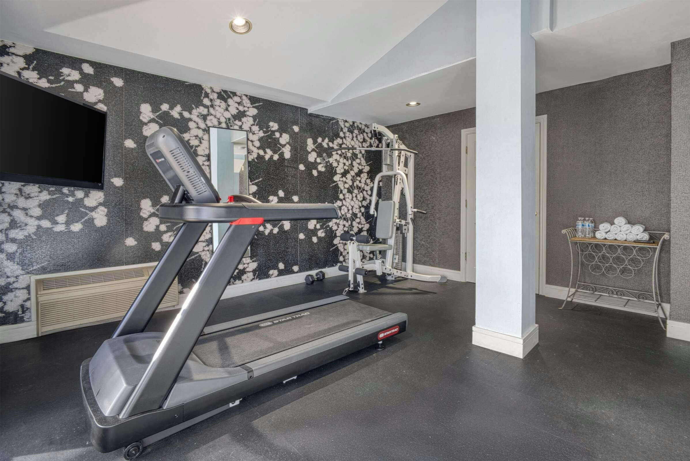 Hotel SureStay Plus by Best Western Mountain View photo 3