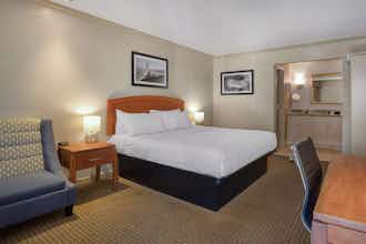 Hotel SureStay Plus by Best Western Mountain View photo 4