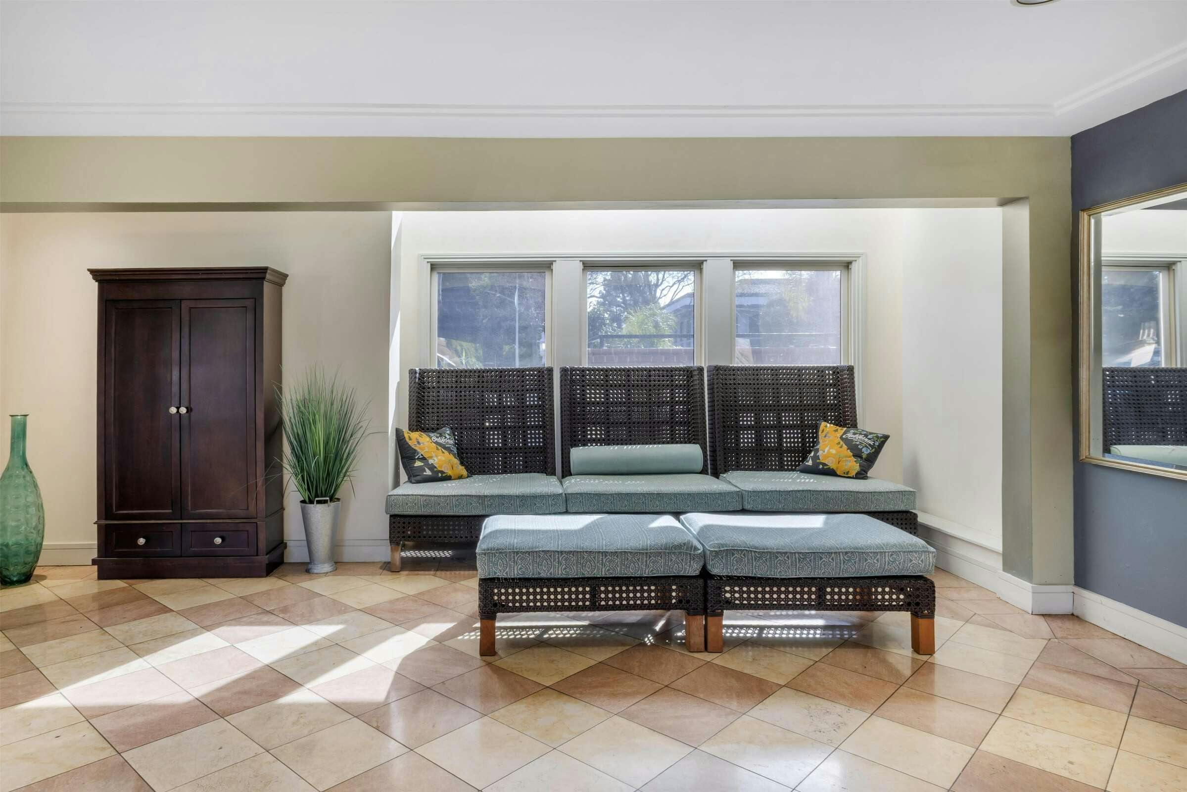 Hotel SureStay Plus by Best Western Mountain View photo 5