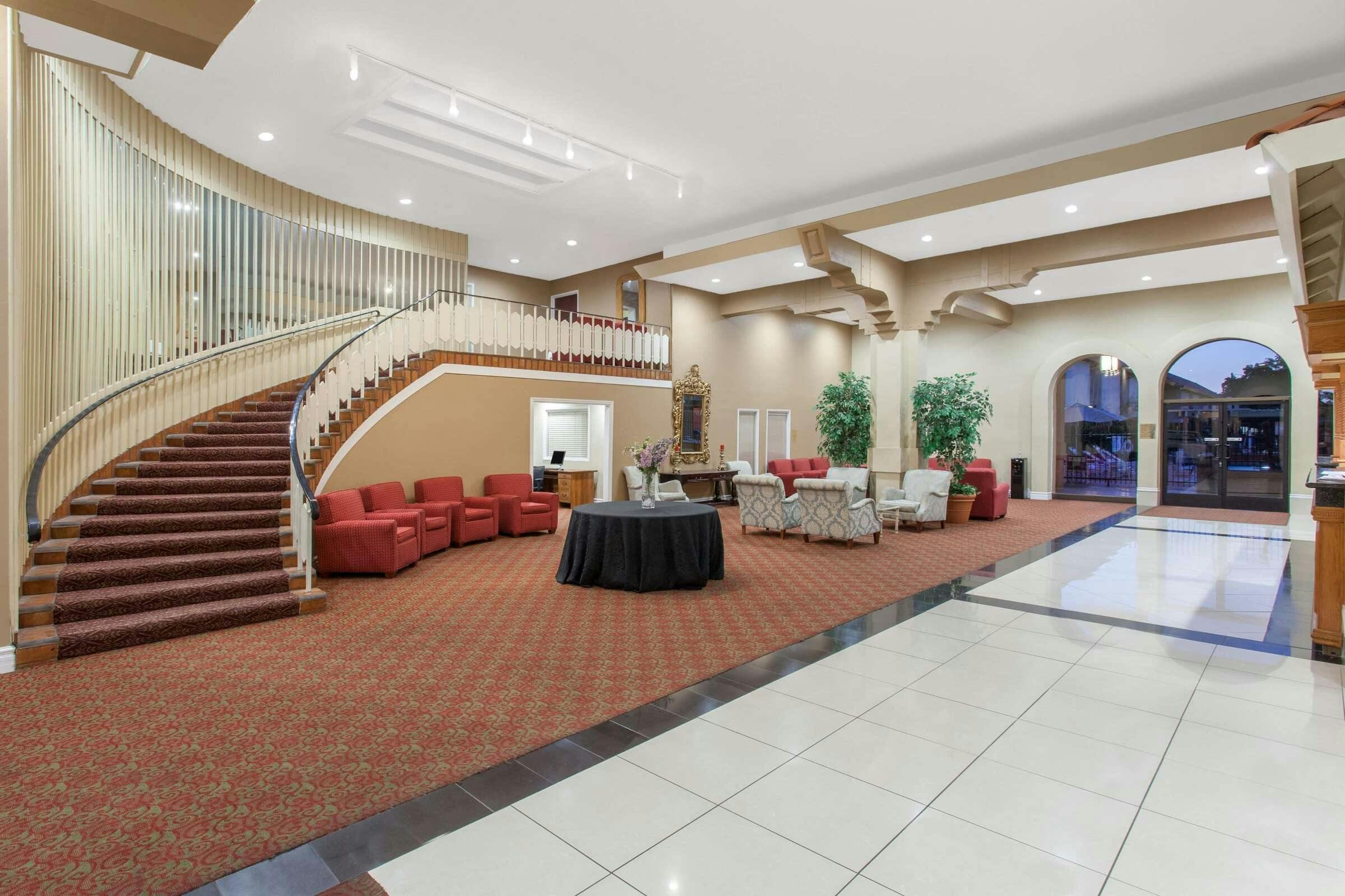 Hotel Ramada Fresno North photo 1