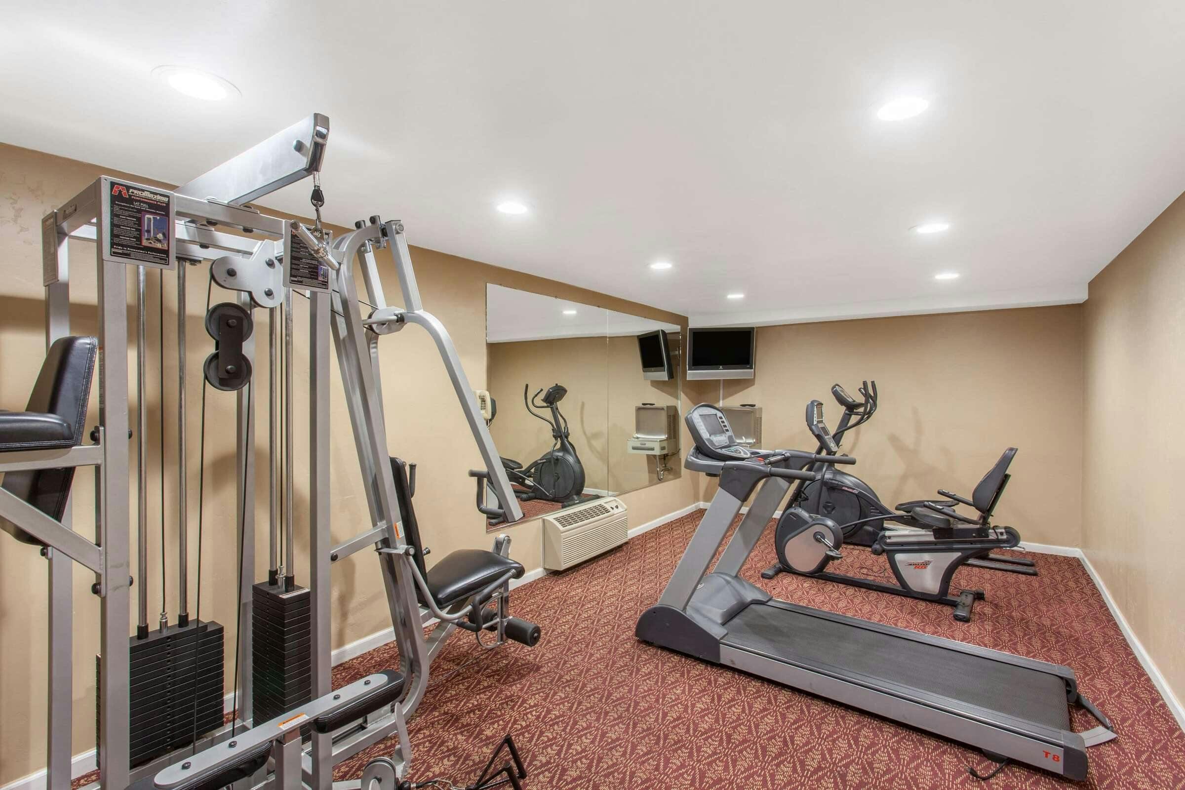 Hotel Ramada Fresno North photo 4