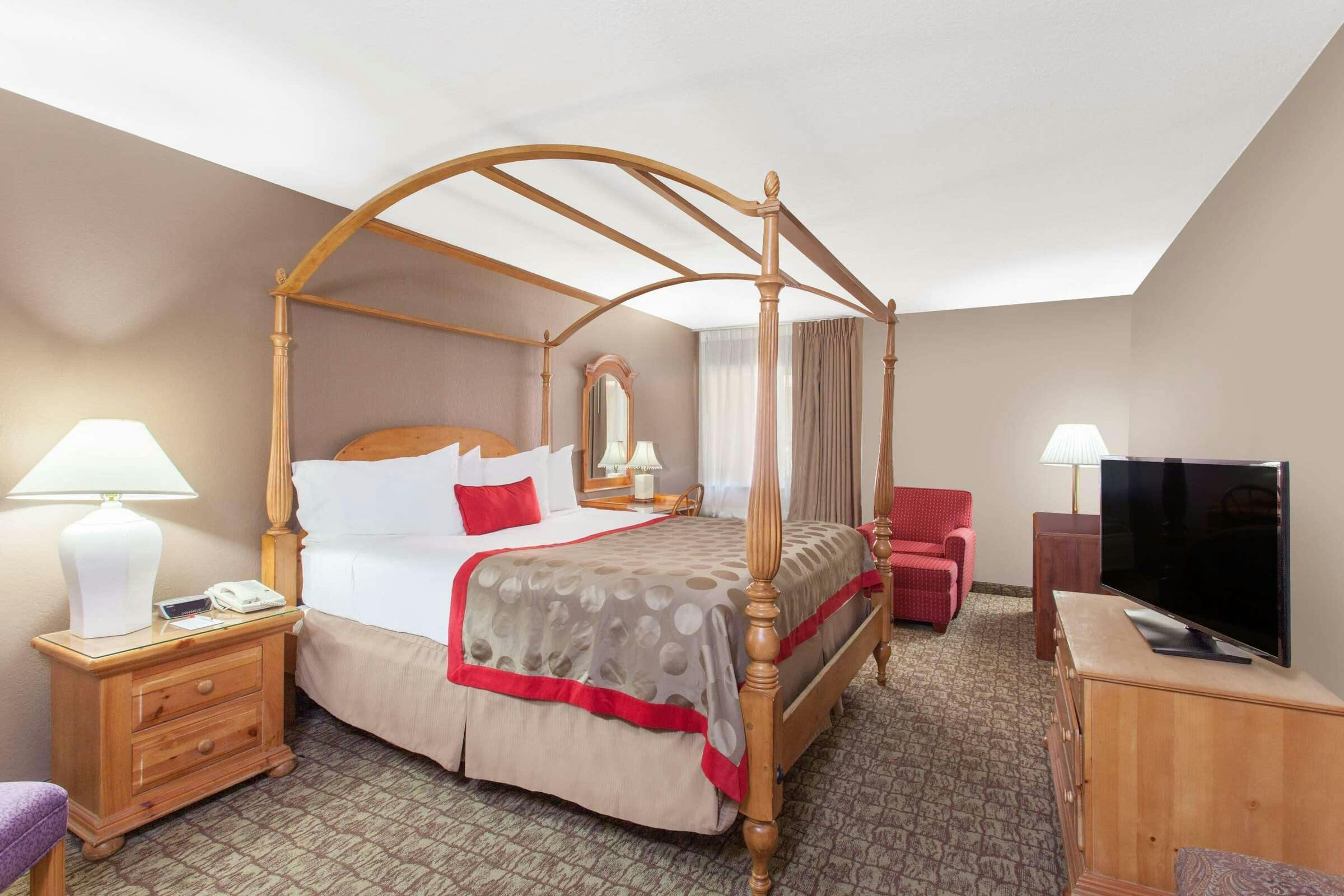 Hotel Ramada Fresno North photo 5