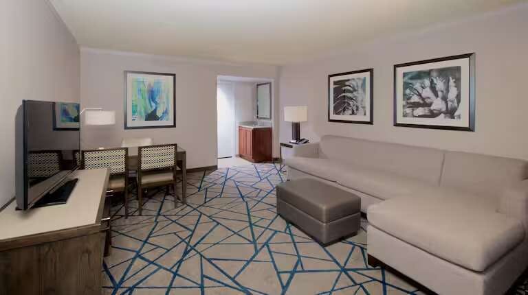 Hotel Embassy Suites by Hilton Portland Tigard photo 1