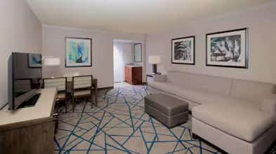 Hotel Embassy Suites by Hilton Portland Tigard photo 1