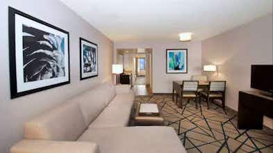 Hotel Embassy Suites by Hilton Portland Tigard photo 2