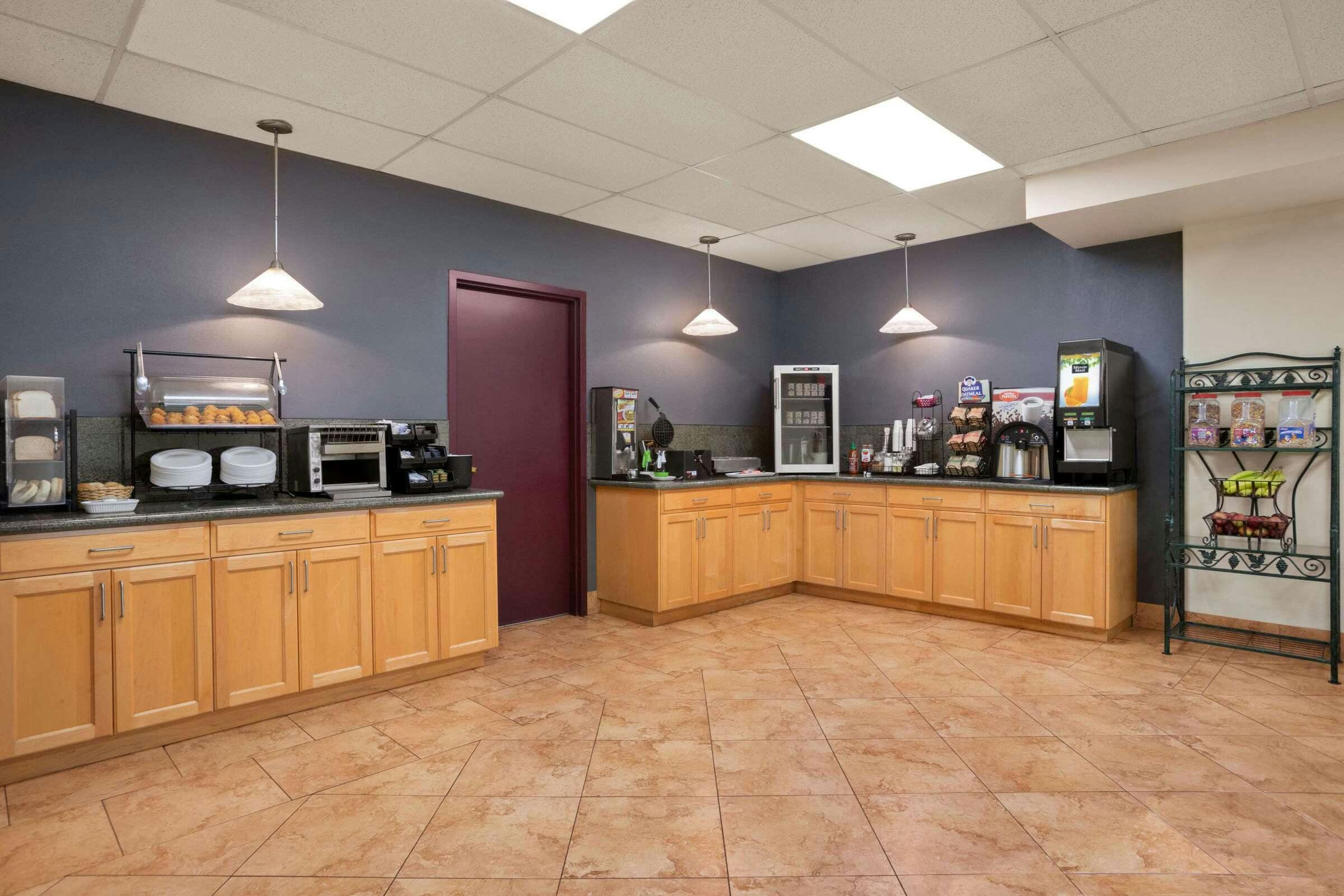 Hotel Days Inn Leamington photo 5