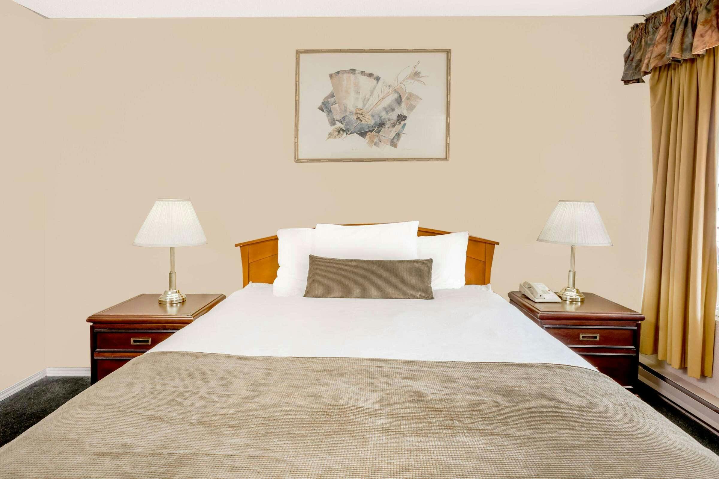 Hotel HoJo Downtown Kamloo photo 4