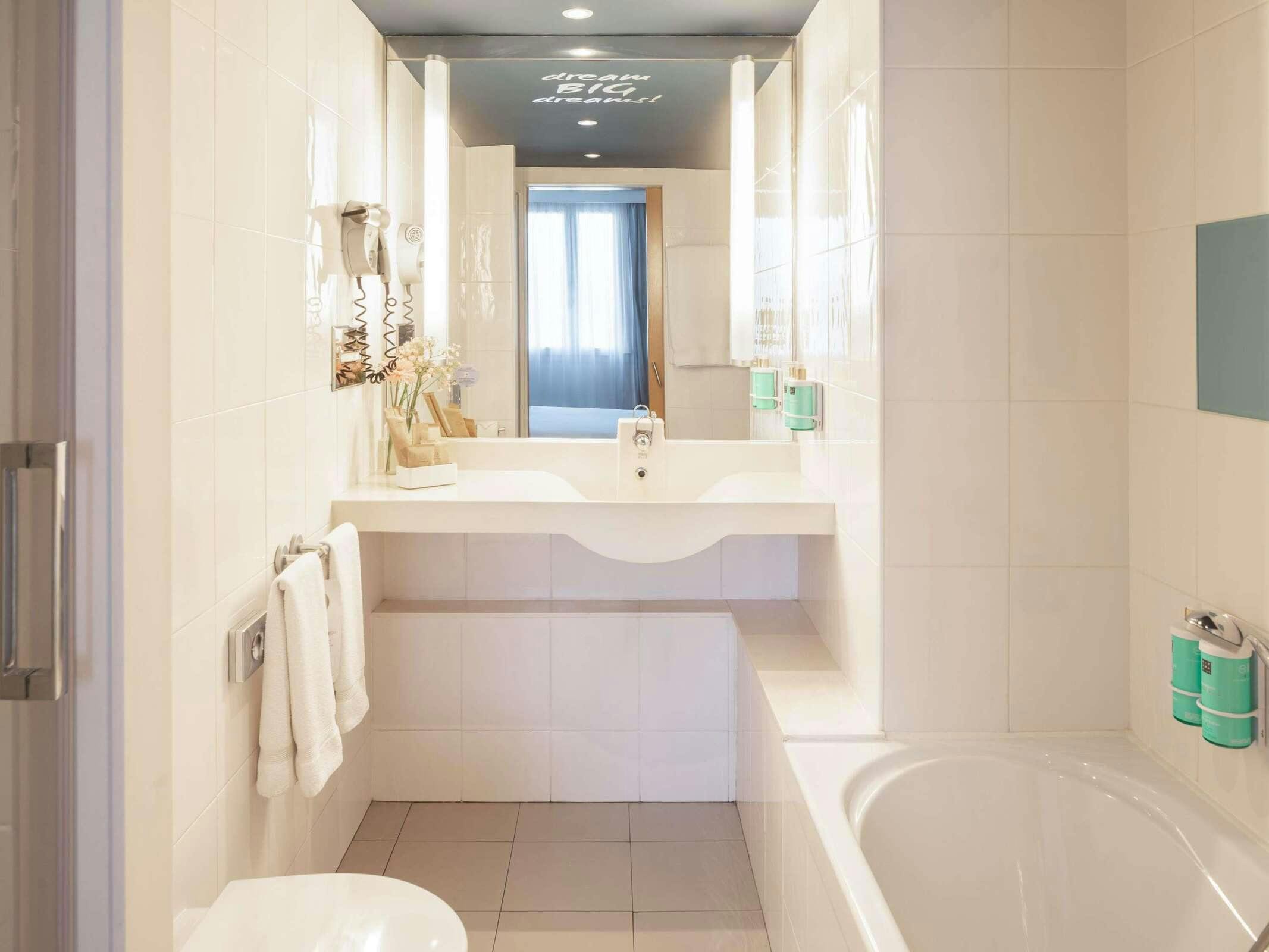 Hotel Novotel Barcelona Cornella photo 5