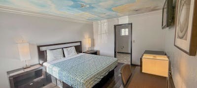 Super 7 Motel