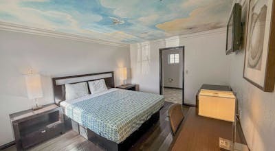 Super 7 Motel