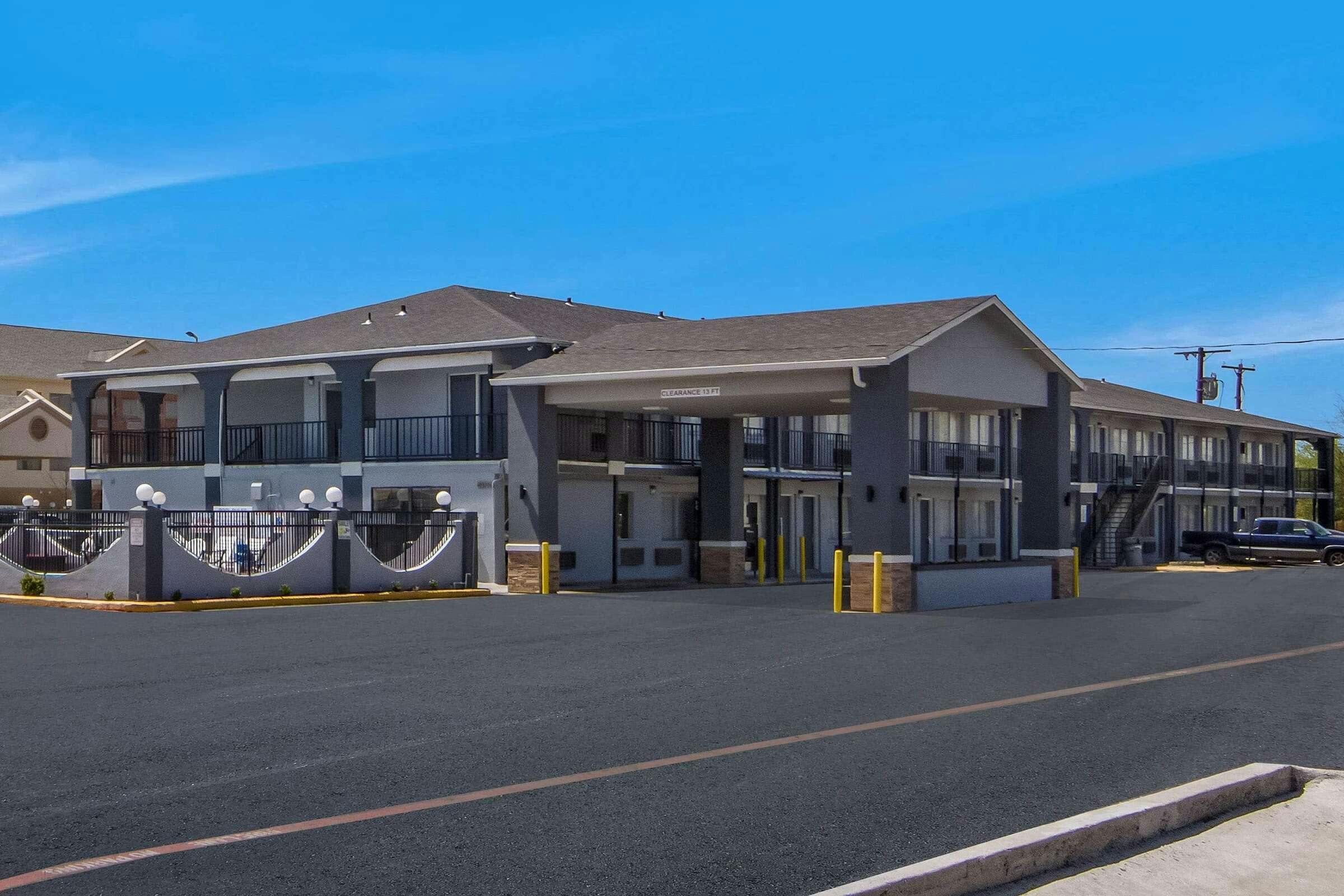 Super 8 Waco North I 35