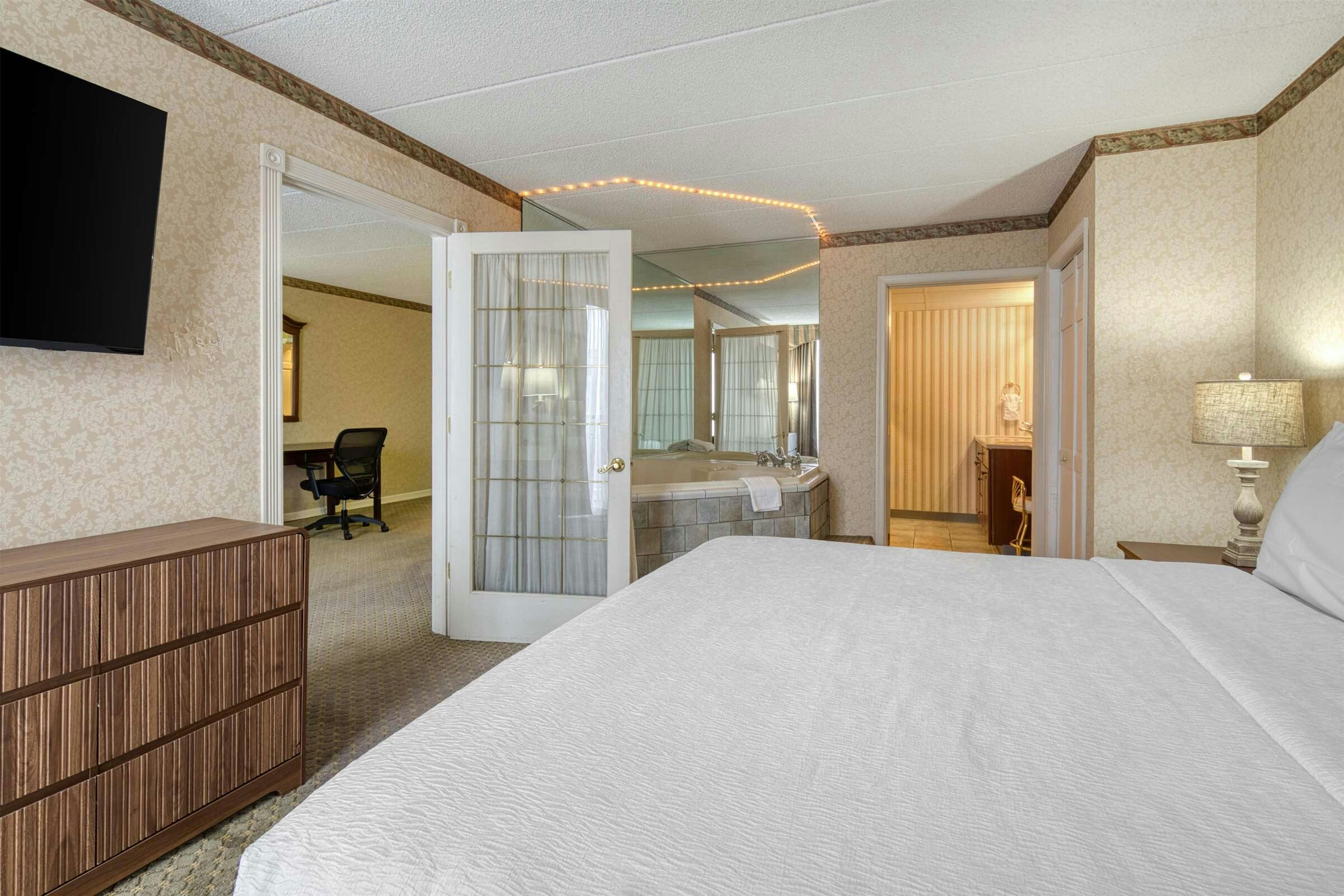 Hotel Best Western Plus Genetti Hotel & Conference Center photo 3