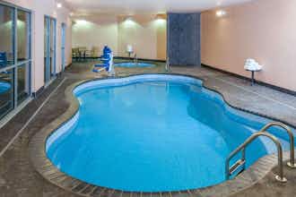 Hotel Baymont Grand Forks photo 1