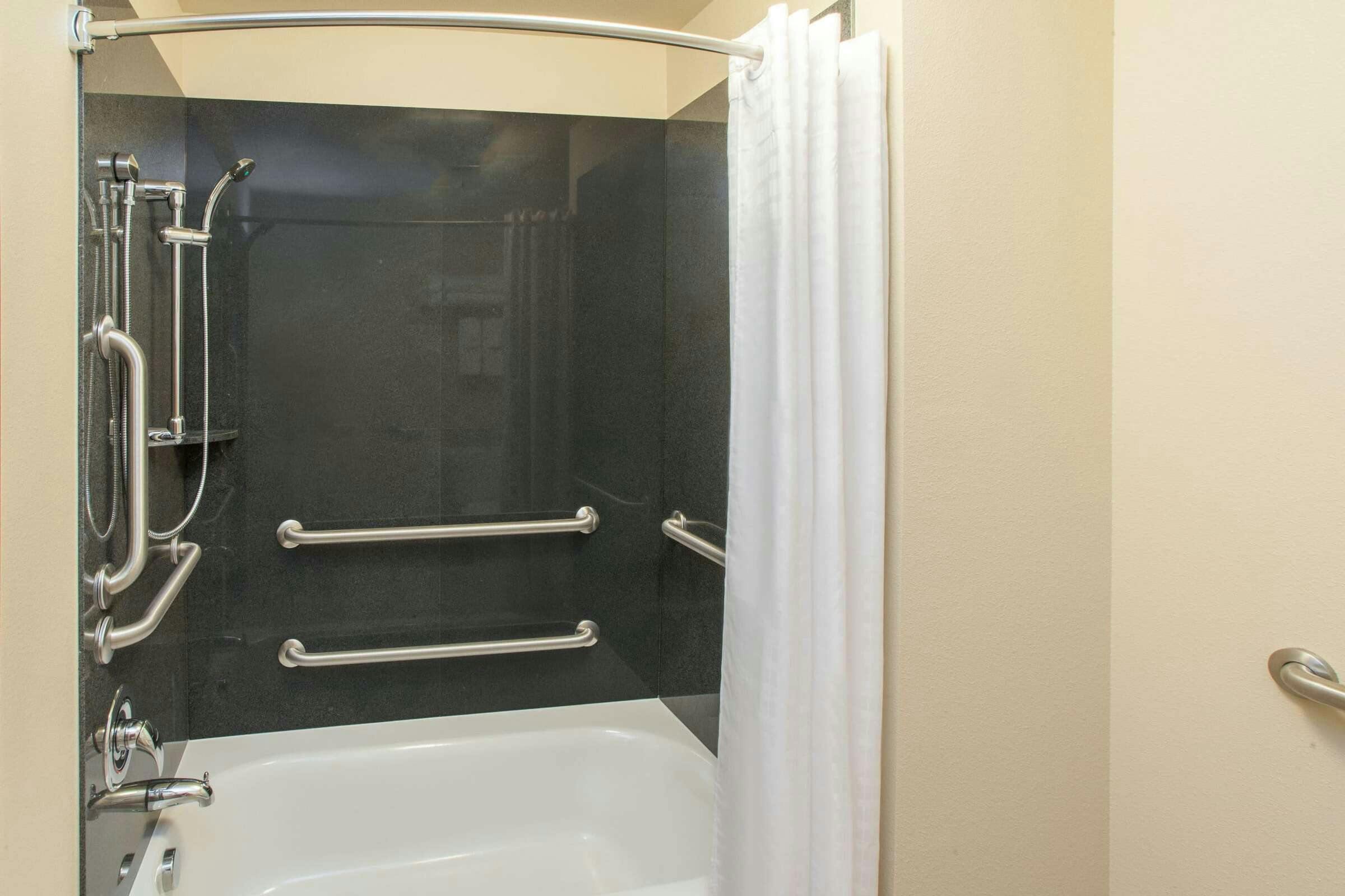 Hotel Baymont Grand Forks photo 5